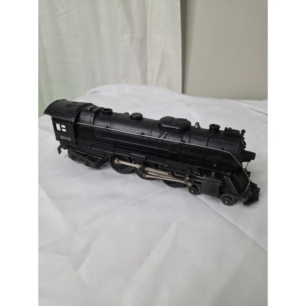 Vintage Lionel Postwar 2046 Locomotive W/ 6026W Tender